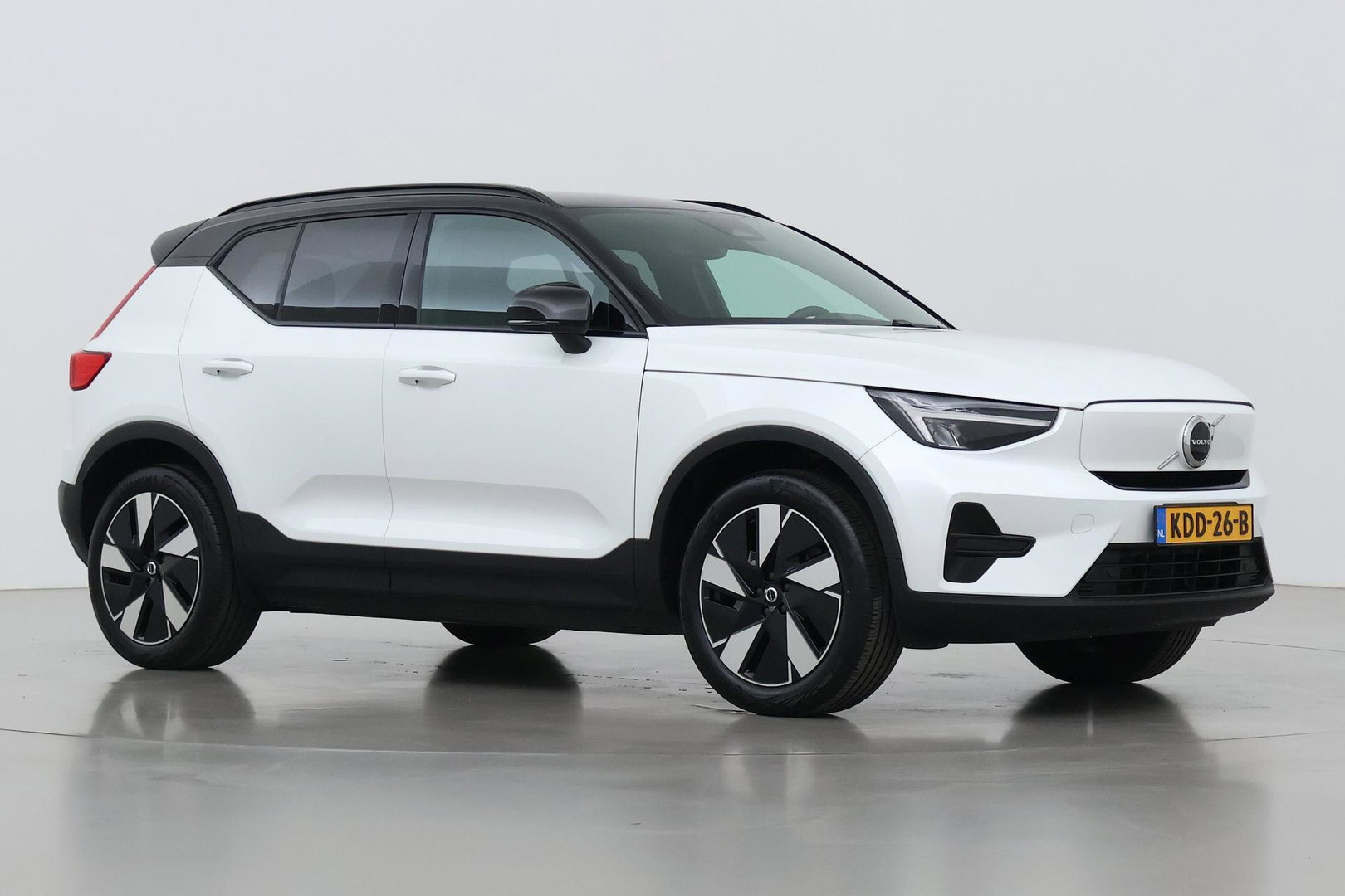 Volvo XC40 Single Motor Extened Range Core | 82 kWh | Trekhaak | Camera | Getint glas | Cruise Control | 19 Inch