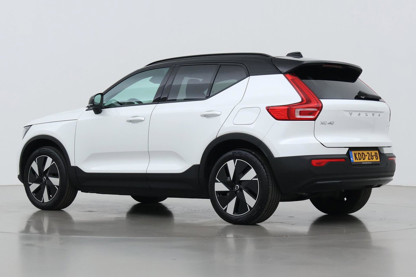 Volvo XC40 Single Motor Extened Range Core | 82 kWh | Trekhaak | Camera | Getint glas | Cruise Control | 19 Inch