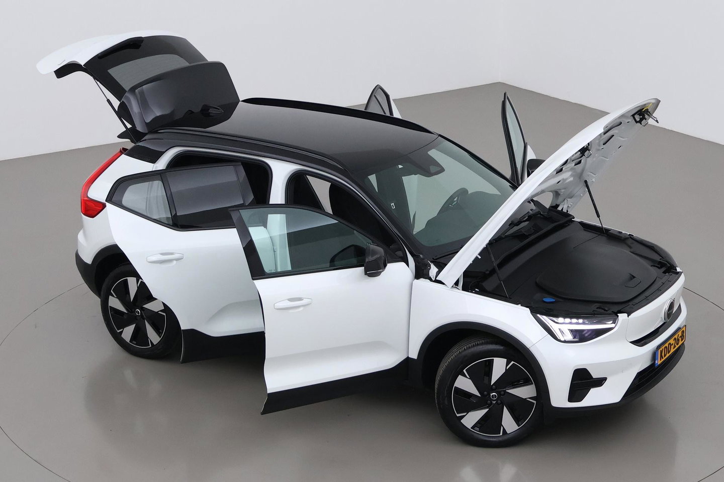 Volvo XC40 Single Motor Extened Range Core | 82 kWh | Trekhaak | Camera | Getint glas | Cruise Control | 19 Inch