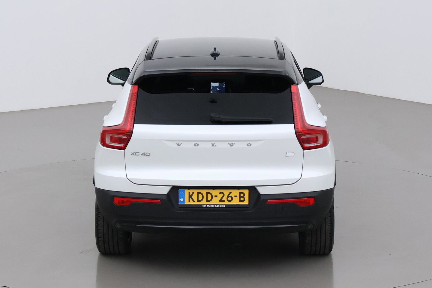 Volvo XC40 Single Motor Extened Range Core | 82 kWh | Trekhaak | Camera | Getint glas | Cruise Control | 19 Inch