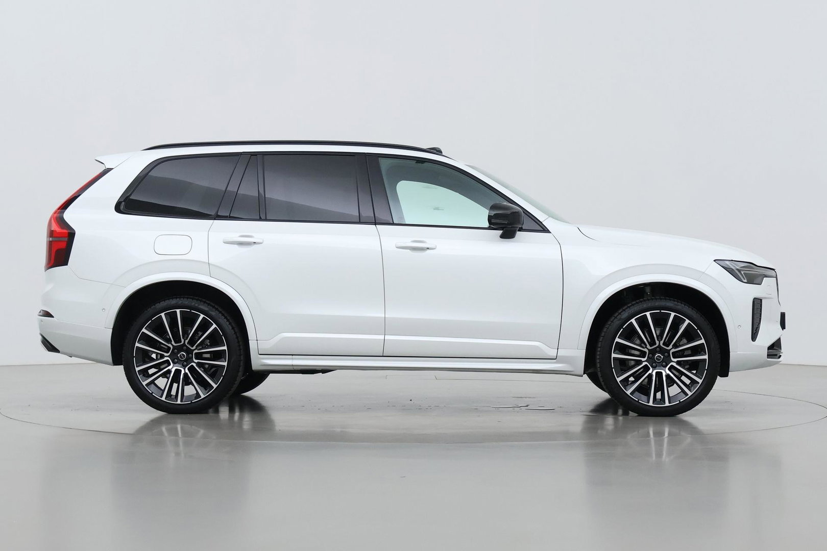 Volvo XC90 T8 Ultra Dark | Luchtvering | Bowers&Wilkins | 22 Inch | Panoramadak | Trekhaak | 360° Camera | Head-Up