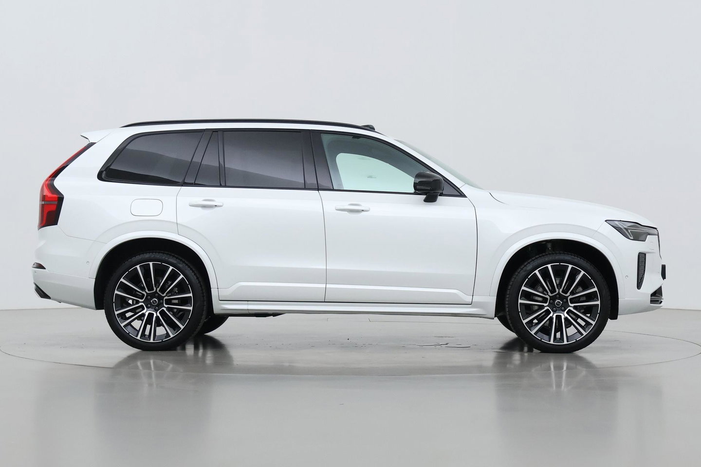 Volvo XC90 T8 Ultra Dark | Luchtvering | Bowers&Wilkins | 22 Inch | Panoramadak | Trekhaak | 360° Camera | Head-Up