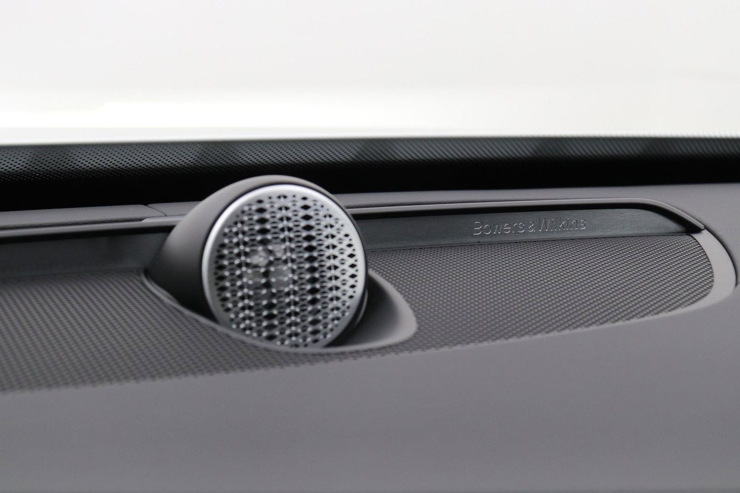 Volvo XC90 T8 Ultra Dark | Luchtvering | Bowers&Wilkins | 22 Inch | Panoramadak | Trekhaak | 360° Camera | Head-Up