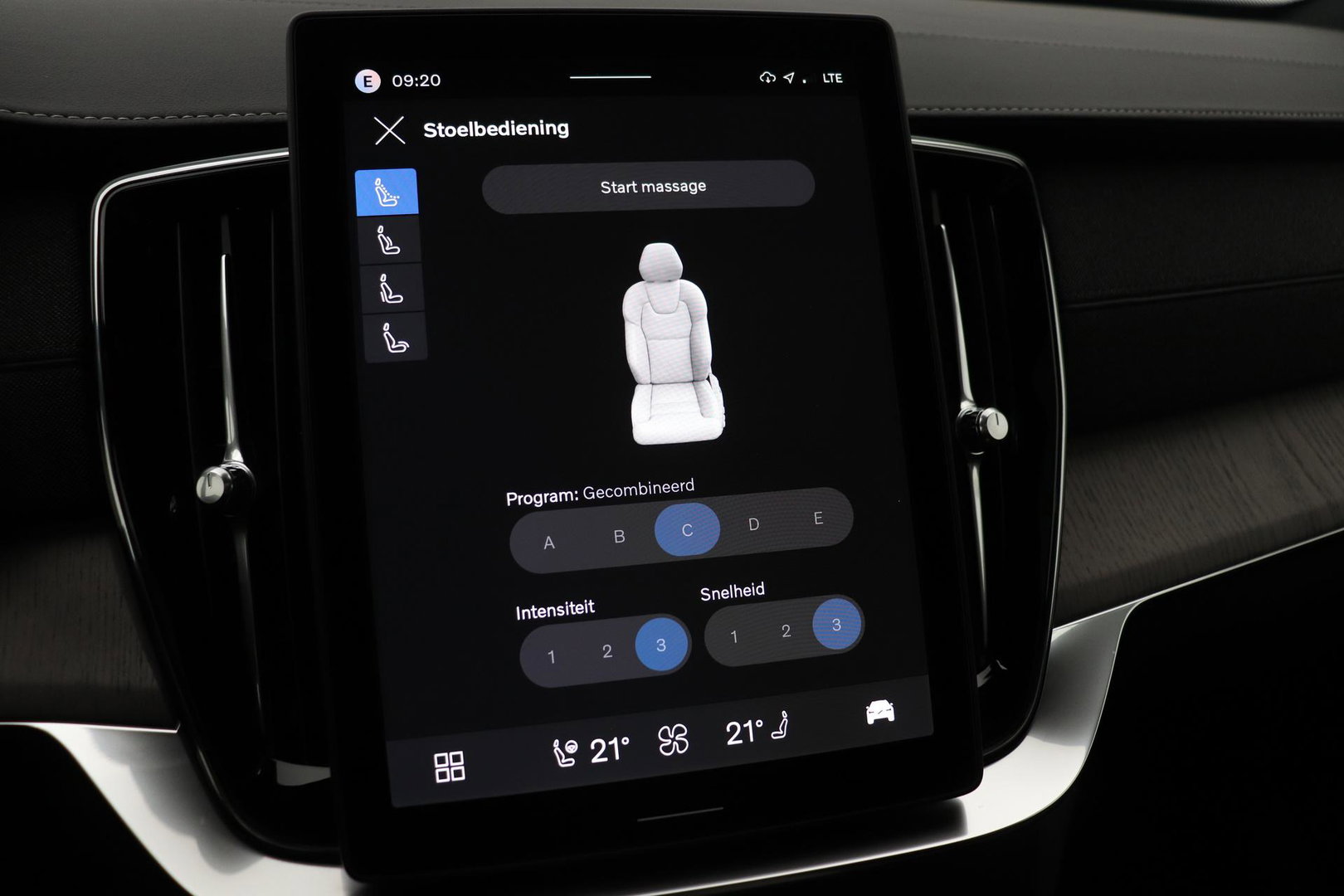 Volvo XC90 T8 Ultra Dark | Luchtvering | Bowers&Wilkins | 22 Inch | Panoramadak | Trekhaak | 360° Camera | Head-Up