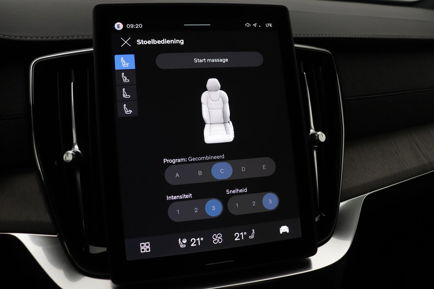Volvo XC90 T8 Ultra Dark | Luchtvering | Bowers&Wilkins | 22 Inch | Panoramadak | Trekhaak | 360° Camera | Head-Up