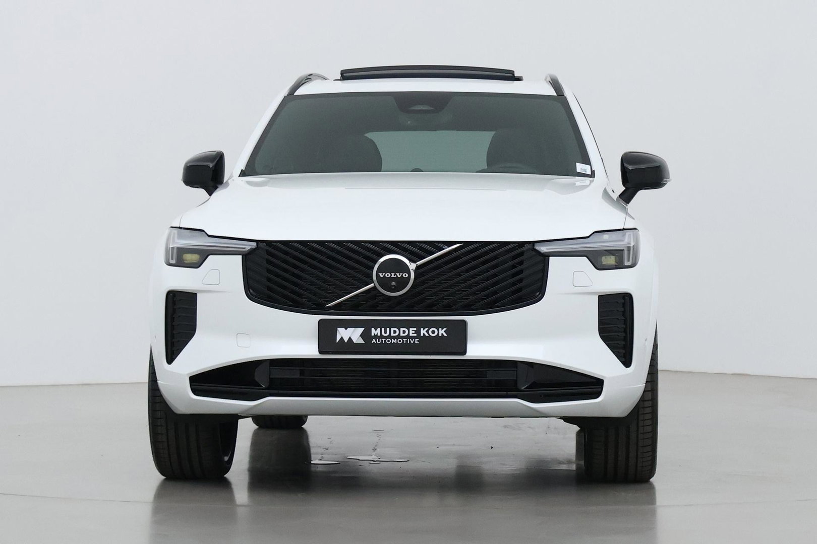 Volvo XC90 T8 Ultra Dark | Luchtvering | Bowers&Wilkins | 22 Inch | Panoramadak | Trekhaak | 360° Camera | Head-Up
