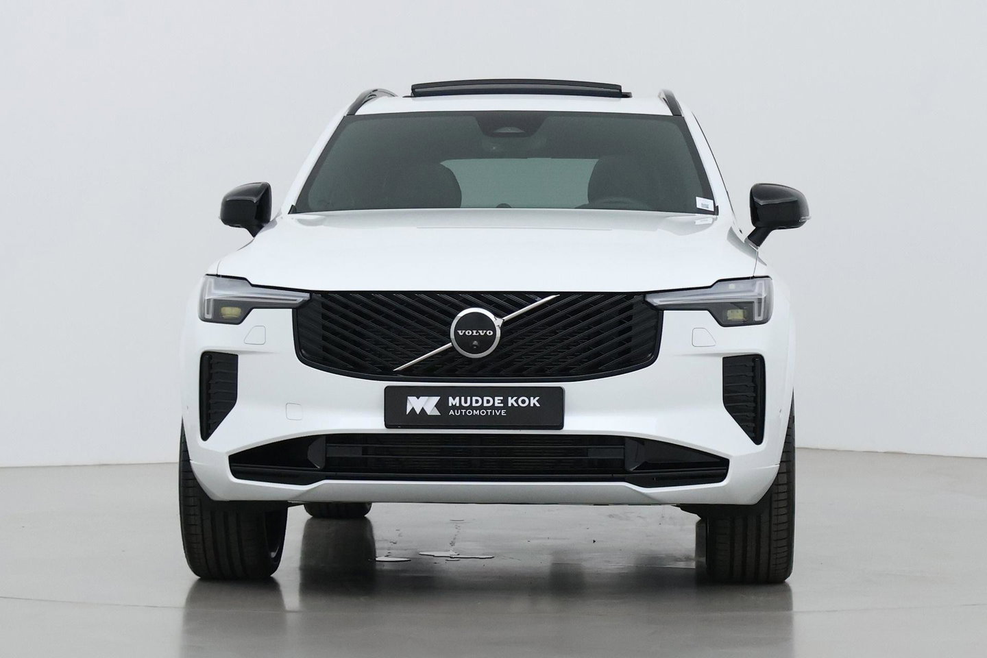 Volvo XC90 T8 Ultra Dark | Luchtvering | Bowers&Wilkins | 22 Inch | Panoramadak | Trekhaak | 360° Camera | Head-Up