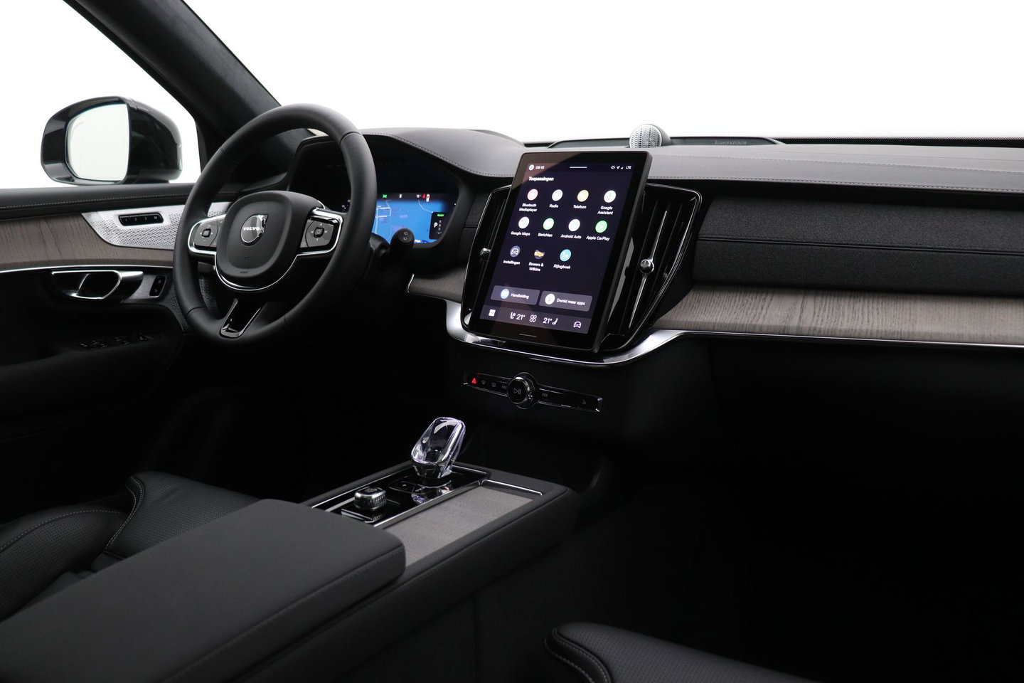 Volvo XC90 T8 Ultra Dark | Luchtvering | Bowers&Wilkins | 22 Inch | Panoramadak | Trekhaak | 360° Camera | Head-Up
