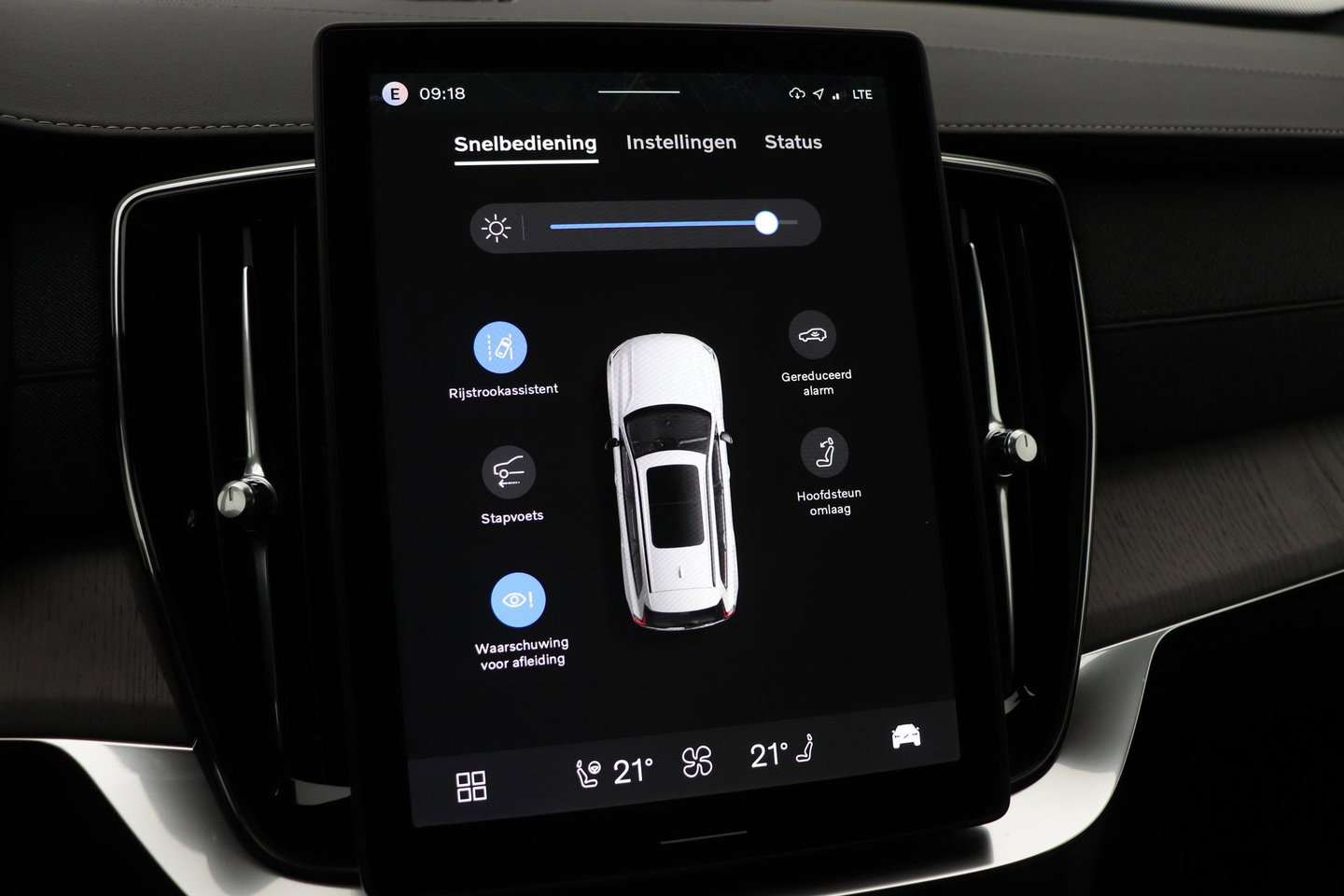 Volvo XC90 T8 Ultra Dark | Luchtvering | Bowers&Wilkins | 22 Inch | Panoramadak | Trekhaak | 360° Camera | Head-Up