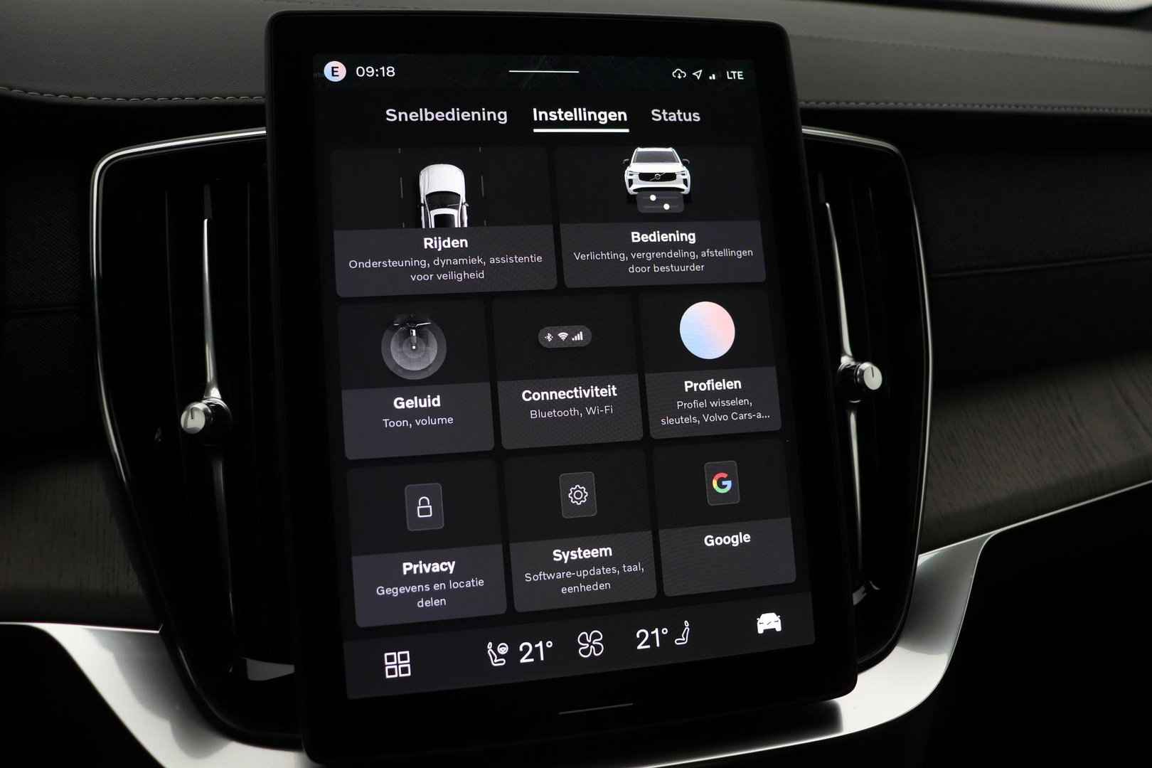 Volvo XC90 T8 Ultra Dark | Luchtvering | Bowers&Wilkins | 22 Inch | Panoramadak | Trekhaak | 360° Camera | Head-Up