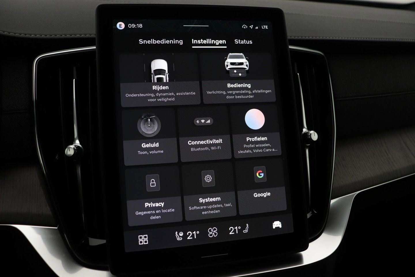 Volvo XC90 T8 Ultra Dark | Luchtvering | Bowers&Wilkins | 22 Inch | Panoramadak | Trekhaak | 360° Camera | Head-Up