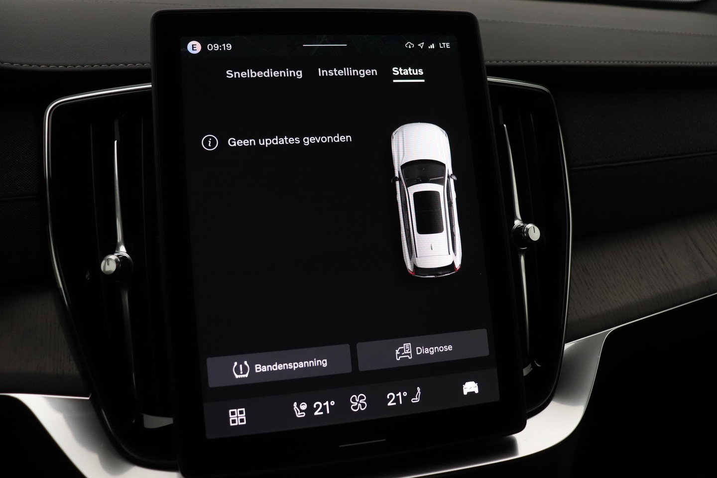 Volvo XC90 T8 Ultra Dark | Luchtvering | Bowers&Wilkins | 22 Inch | Panoramadak | Trekhaak | 360° Camera | Head-Up