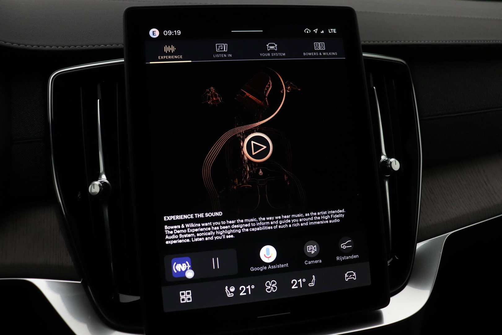 Volvo XC90 T8 Ultra Dark | Luchtvering | Bowers&Wilkins | 22 Inch | Panoramadak | Trekhaak | 360° Camera | Head-Up