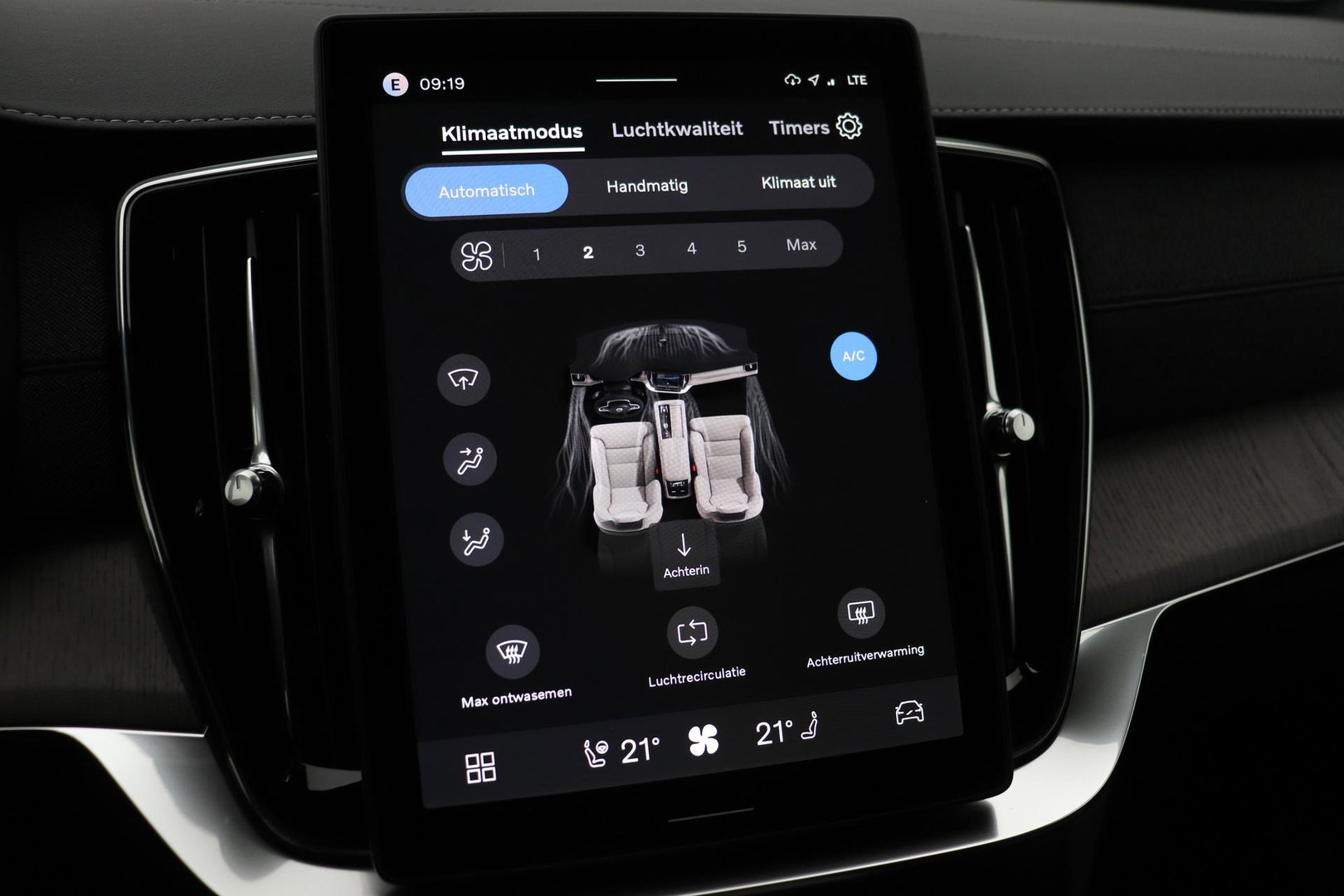 Volvo XC90 T8 Ultra Dark | Luchtvering | Bowers&Wilkins | 22 Inch | Panoramadak | Trekhaak | 360° Camera | Head-Up