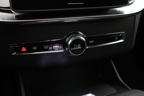 Volvo XC90 T8 Ultra Dark | Luchtvering | Bowers&Wilkins | 22 Inch | Panoramadak | Trekhaak | 360° Camera | Head-Up