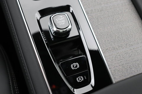 Volvo XC90 T8 Ultra Dark | Luchtvering | Bowers&Wilkins | 22 Inch | Panoramadak | Trekhaak | 360° Camera | Head-Up