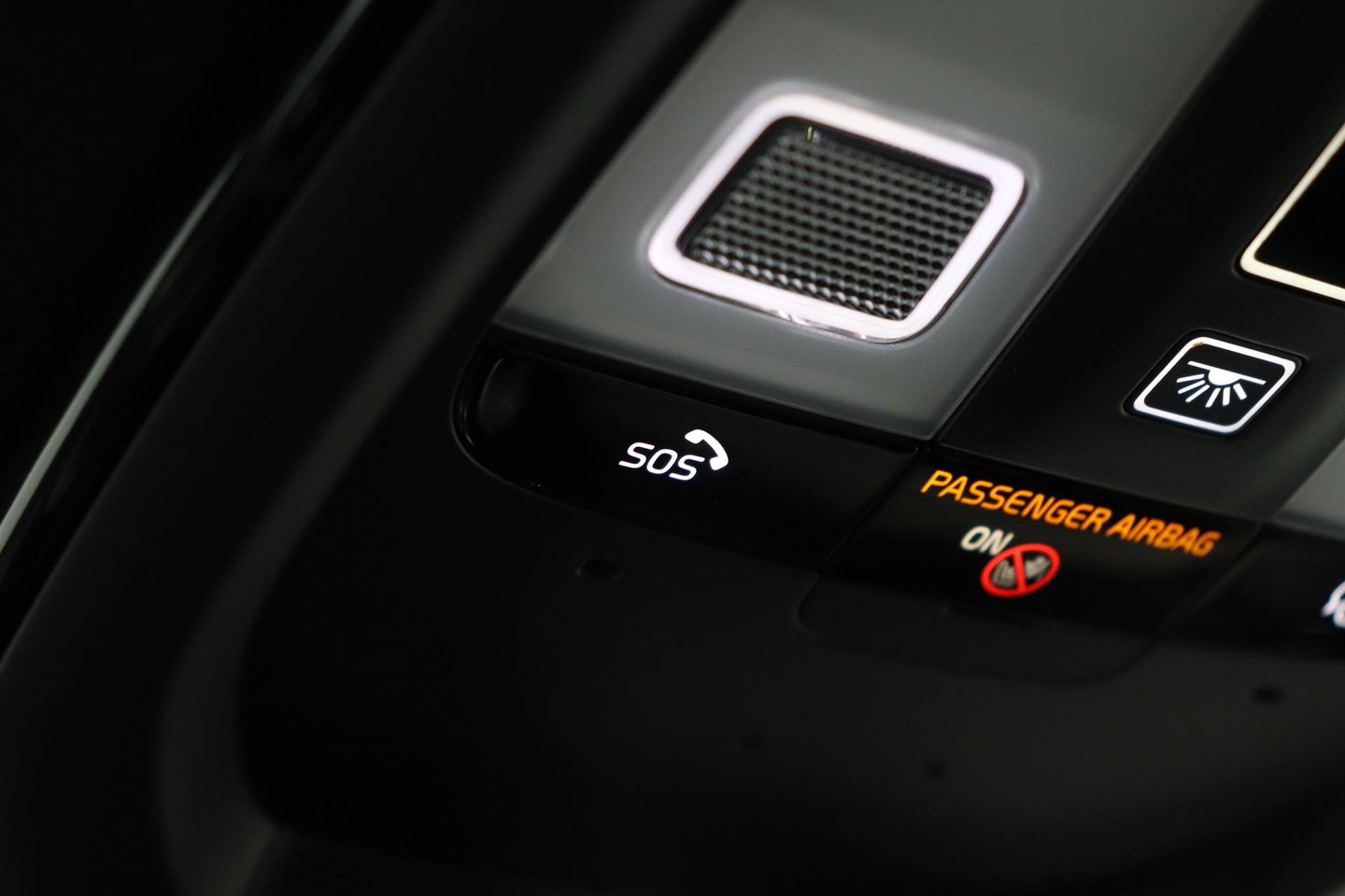 Volvo XC90 T8 Ultra Dark | Luchtvering | Bowers&Wilkins | 22 Inch | Panoramadak | Trekhaak | 360° Camera | Head-Up