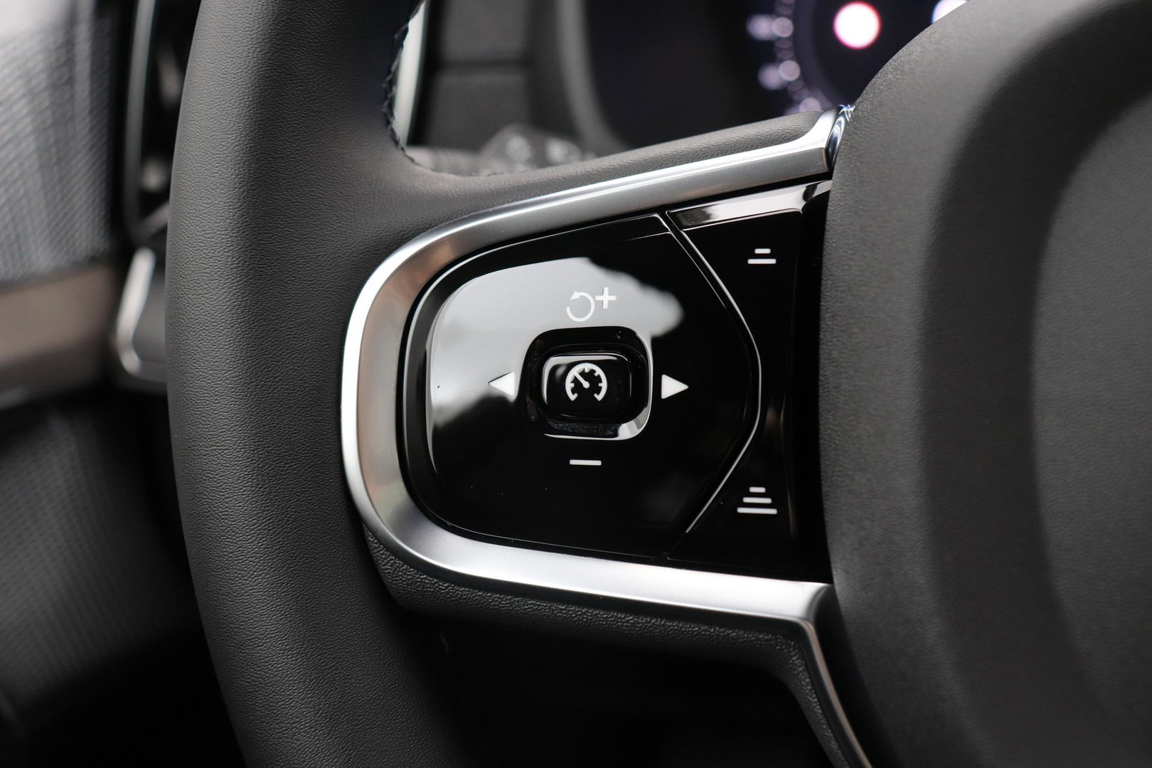 Volvo XC90 T8 Ultra Dark | Luchtvering | Bowers&Wilkins | 22 Inch | Panoramadak | Trekhaak | 360° Camera | Head-Up