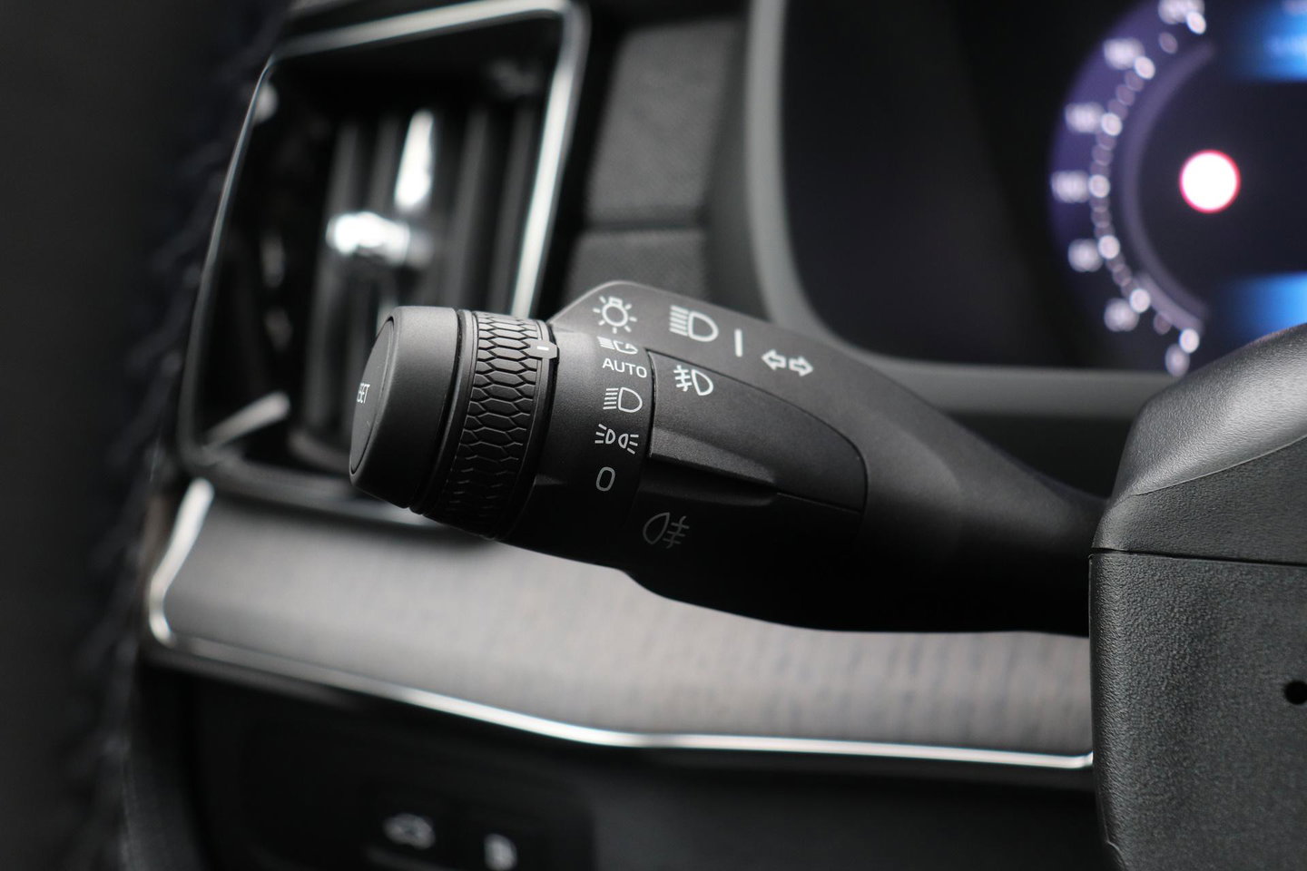 Volvo XC90 T8 Ultra Dark | Luchtvering | Bowers&Wilkins | 22 Inch | Panoramadak | Trekhaak | 360° Camera | Head-Up