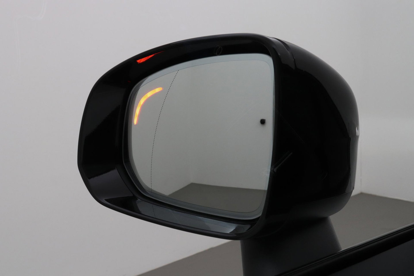 Volvo XC90 T8 Ultra Dark | Luchtvering | Bowers&Wilkins | 22 Inch | Panoramadak | Trekhaak | 360° Camera | Head-Up