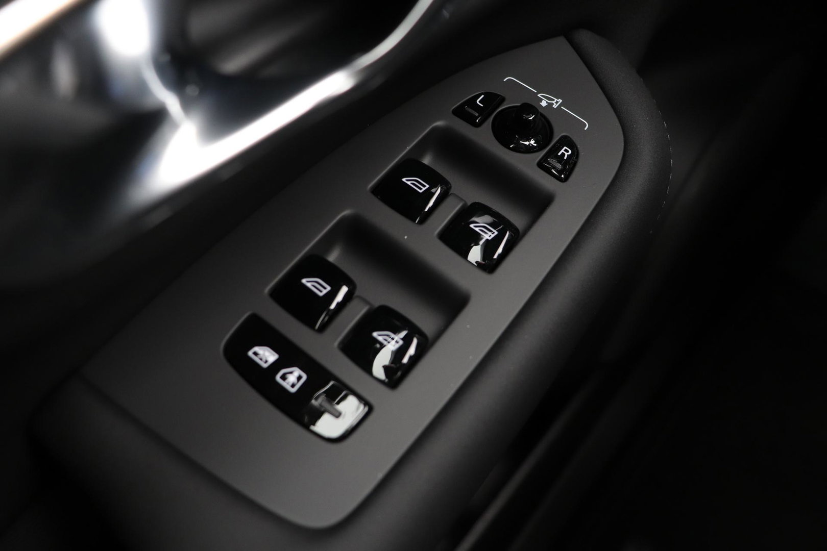 Volvo XC90 T8 Ultra Dark | Luchtvering | Bowers&Wilkins | 22 Inch | Panoramadak | Trekhaak | 360° Camera | Head-Up