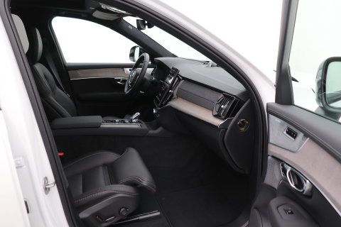 Volvo XC90 T8 Ultra Dark | Luchtvering | Bowers&Wilkins | 22 Inch | Panoramadak | Trekhaak | 360° Camera | Head-Up