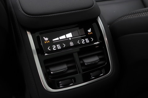 Volvo XC90 T8 Ultra Dark | Luchtvering | Bowers&Wilkins | 22 Inch | Panoramadak | Trekhaak | 360° Camera | Head-Up