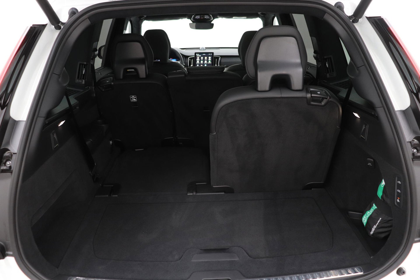 Volvo XC90 T8 Ultra Dark | Luchtvering | Bowers&Wilkins | 22 Inch | Panoramadak | Trekhaak | 360° Camera | Head-Up