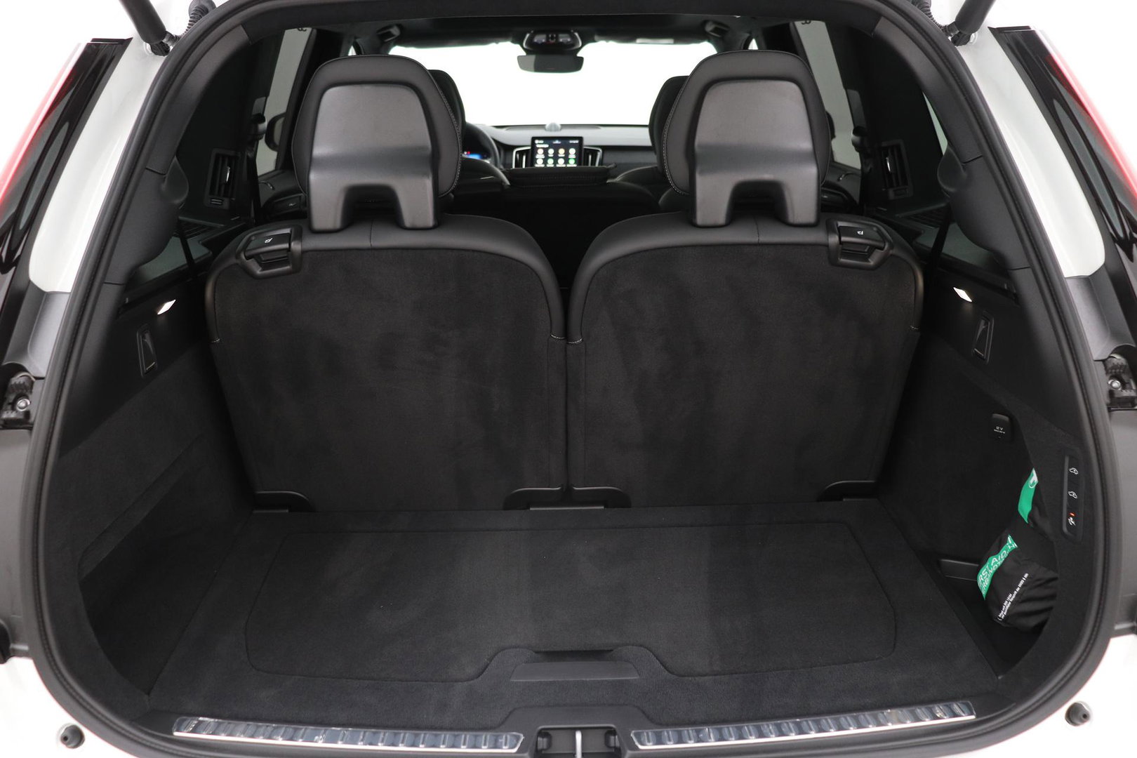 Volvo XC90 T8 Ultra Dark | Luchtvering | Bowers&Wilkins | 22 Inch | Panoramadak | Trekhaak | 360° Camera | Head-Up
