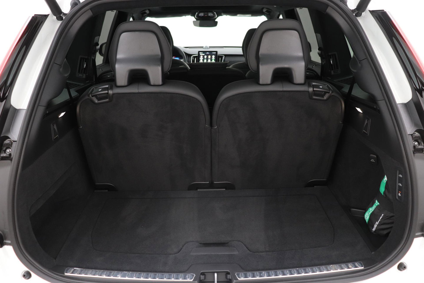Volvo XC90 T8 Ultra Dark | Luchtvering | Bowers&Wilkins | 22 Inch | Panoramadak | Trekhaak | 360° Camera | Head-Up