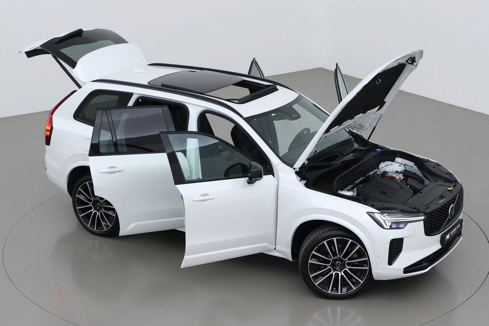 Volvo XC90 T8 Ultra Dark | Luchtvering | Bowers&Wilkins | 22 Inch | Panoramadak | Trekhaak | 360° Camera | Head-Up