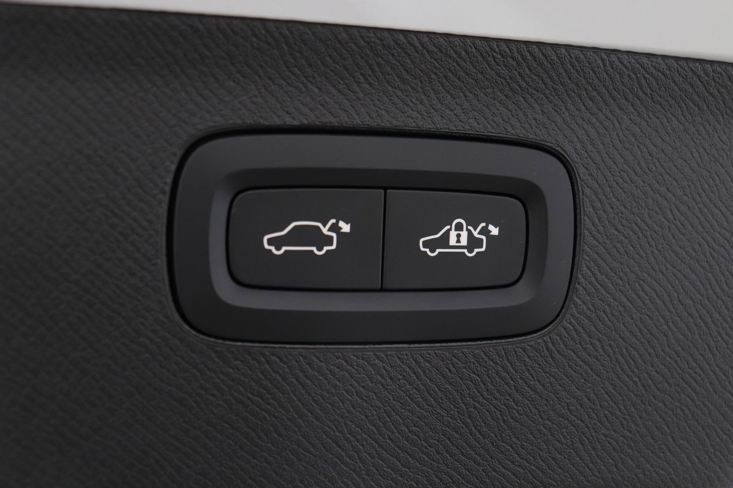 Volvo XC90 T8 Ultra Dark | Luchtvering | Bowers&Wilkins | 22 Inch | Panoramadak | Trekhaak | 360° Camera | Head-Up