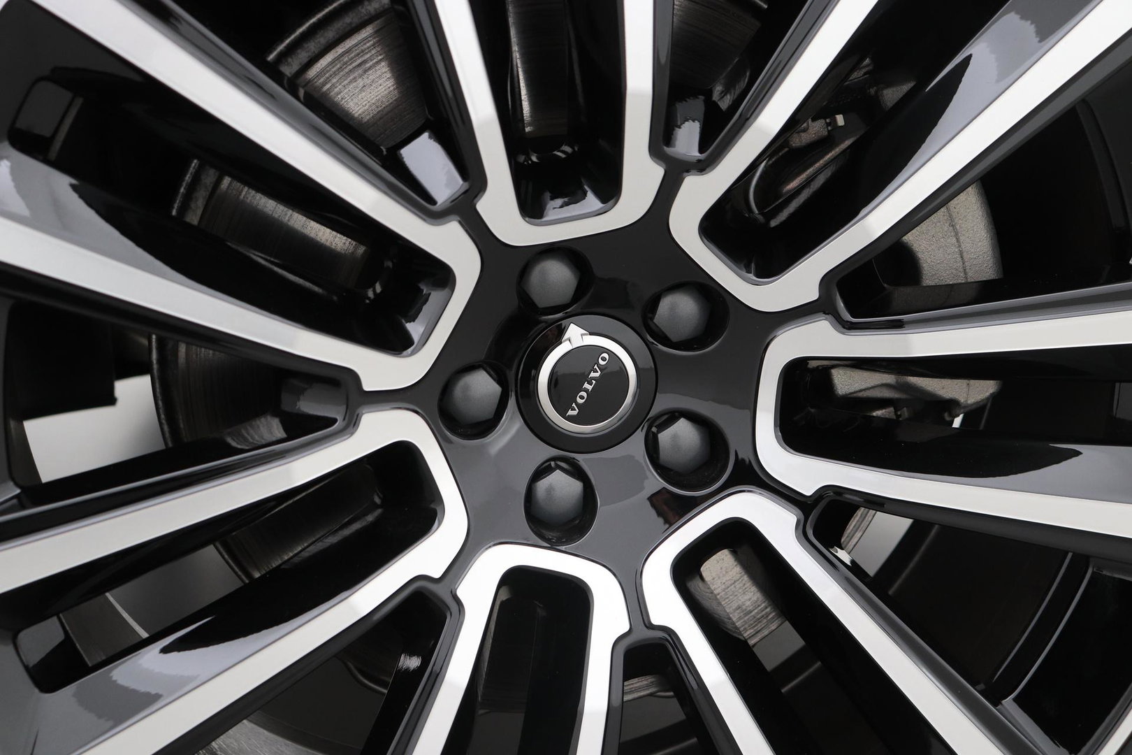 Volvo XC90 T8 Ultra Dark | Luchtvering | Bowers&Wilkins | 22 Inch | Panoramadak | Trekhaak | 360° Camera | Head-Up