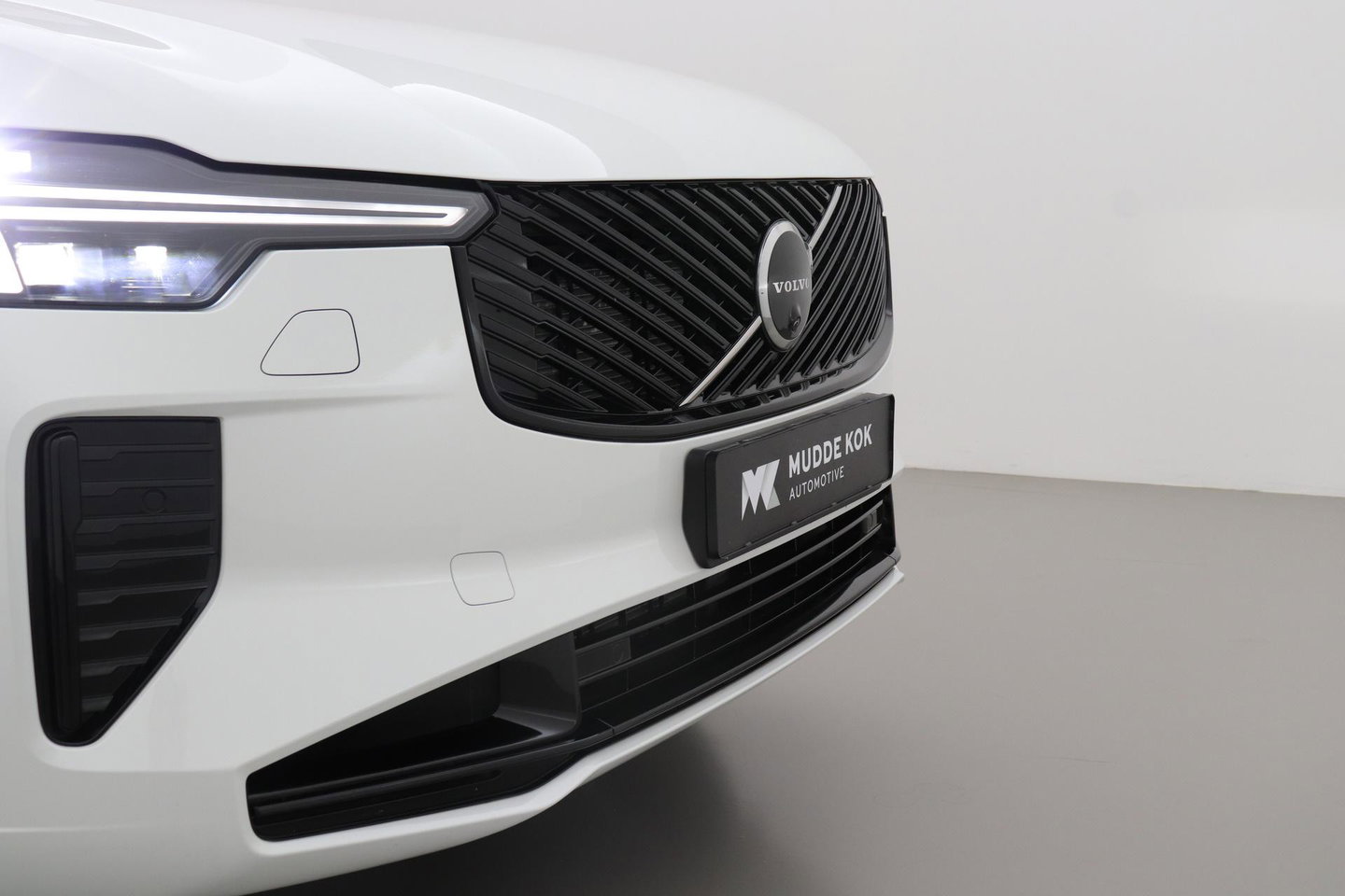 Volvo XC90 T8 Ultra Dark | Luchtvering | Bowers&Wilkins | 22 Inch | Panoramadak | Trekhaak | 360° Camera | Head-Up