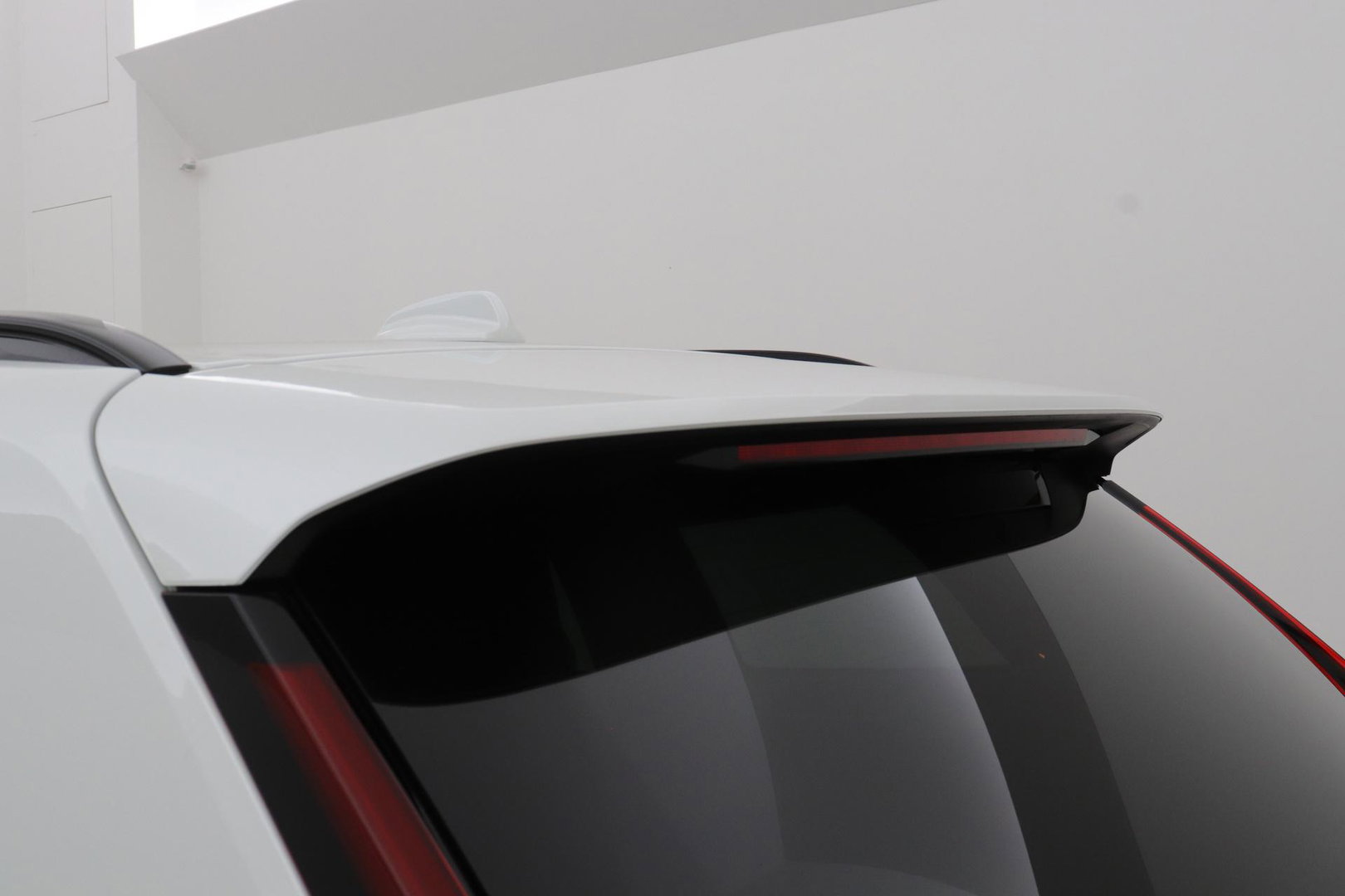 Volvo XC90 T8 Ultra Dark | Luchtvering | Bowers&Wilkins | 22 Inch | Panoramadak | Trekhaak | 360° Camera | Head-Up
