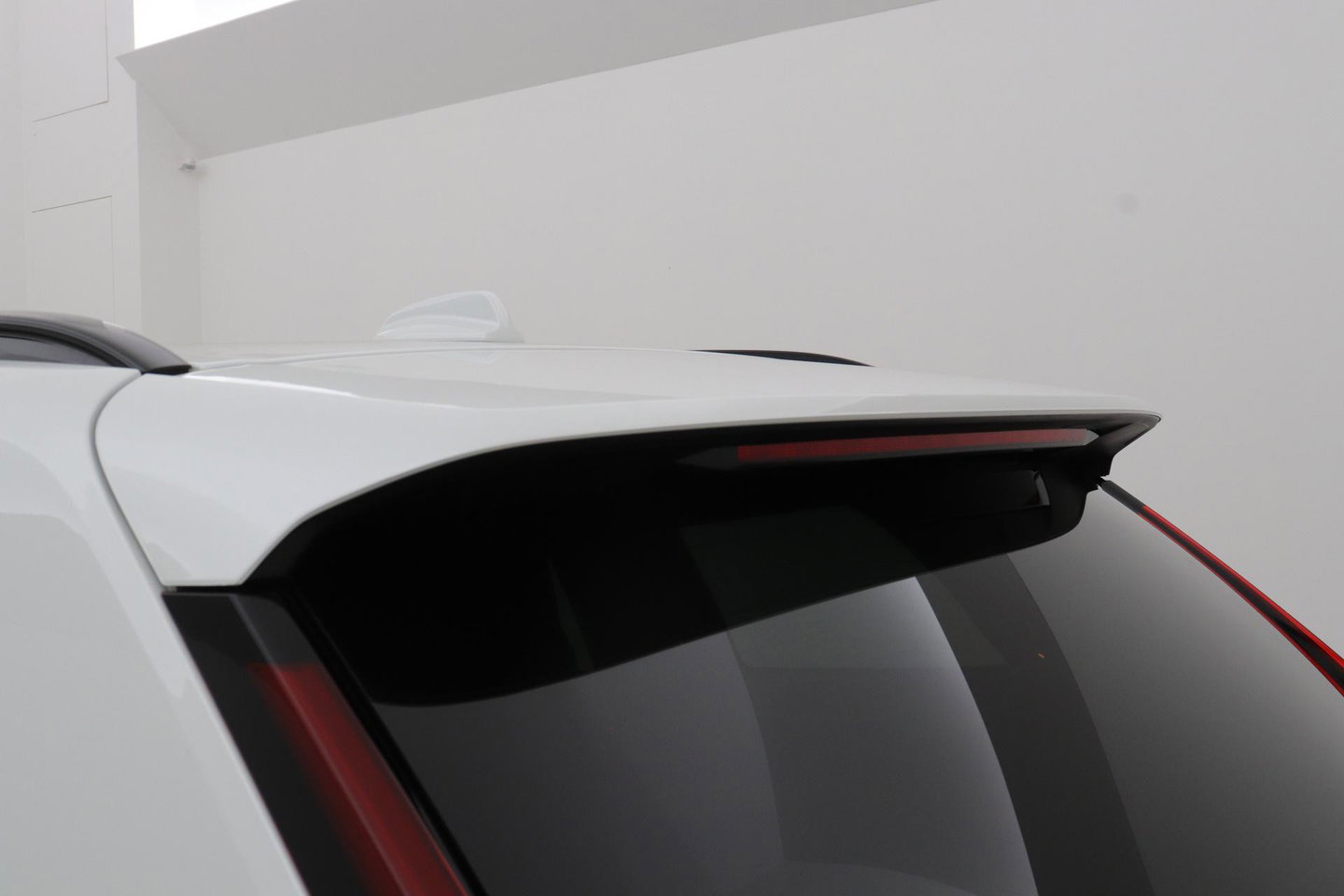 Volvo XC90 T8 Ultra Dark | Luchtvering | Bowers&Wilkins | 22 Inch | Panoramadak | Trekhaak | 360° Camera | Head-Up