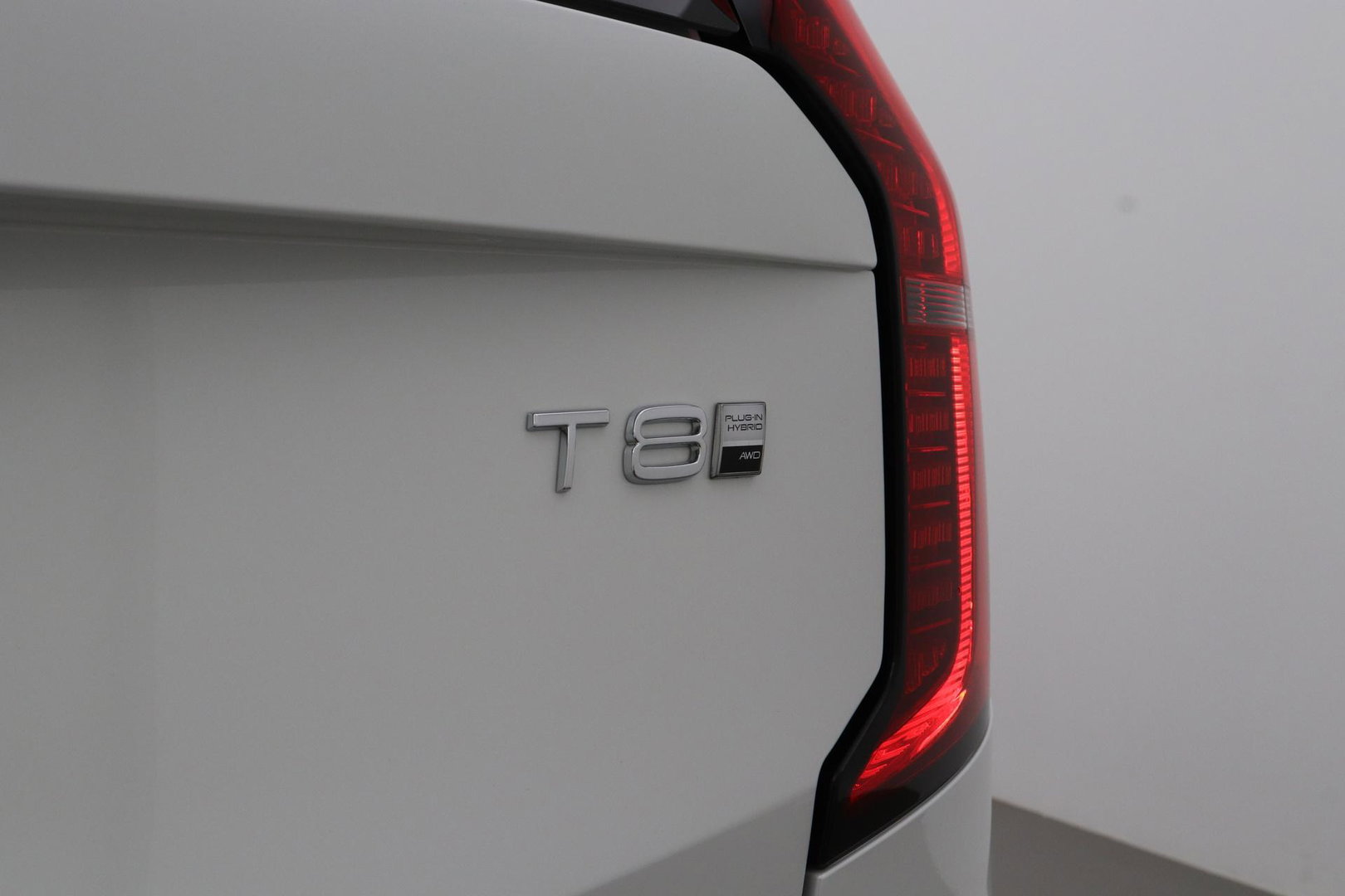 Volvo XC90 T8 Ultra Dark | Luchtvering | Bowers&Wilkins | 22 Inch | Panoramadak | Trekhaak | 360° Camera | Head-Up
