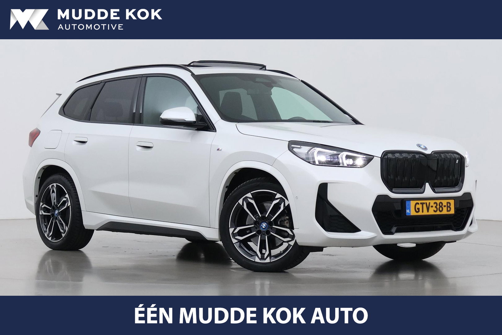 BMW iX1 xDrive30 67 kWh | M Sport | Harman/Kardon | Panoramadak | Adaptieve LED | Elektrische Sportstoelen | Keyless