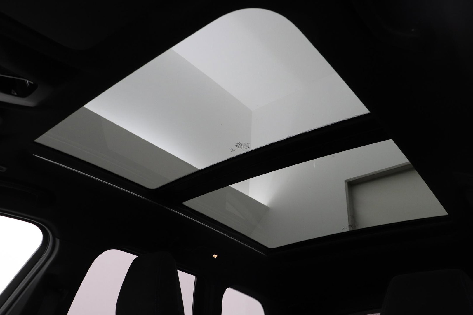 BMW iX1 xDrive30 67 kWh | M Sport | Harman/Kardon | Panoramadak | Adaptieve LED | Elektrische Sportstoelen | Keyless