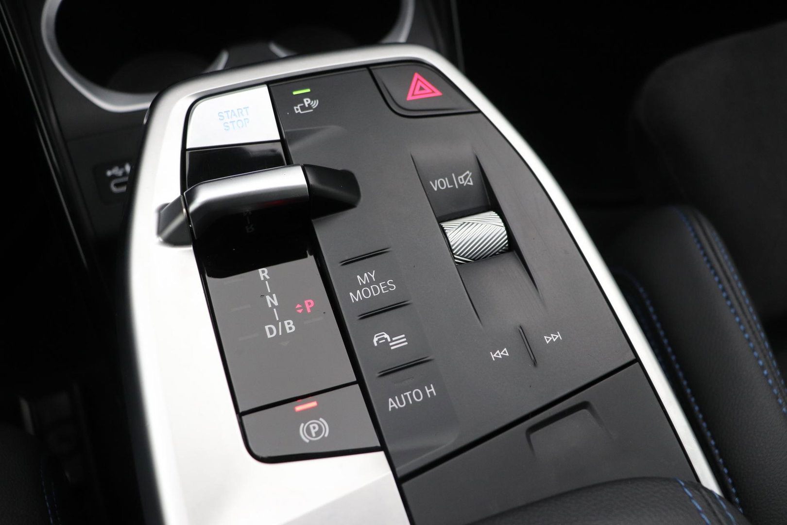 BMW iX1 xDrive30 67 kWh | M Sport | Harman/Kardon | Panoramadak | Adaptieve LED | Elektrische Sportstoelen | Keyless