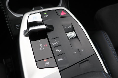 BMW iX1 xDrive30 67 kWh | M Sport | Harman/Kardon | Panoramadak | Adaptieve LED | Elektrische Sportstoelen | Keyless