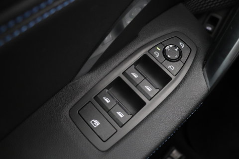 BMW iX1 xDrive30 67 kWh | M Sport | Harman/Kardon | Panoramadak | Adaptieve LED | Elektrische Sportstoelen | Keyless