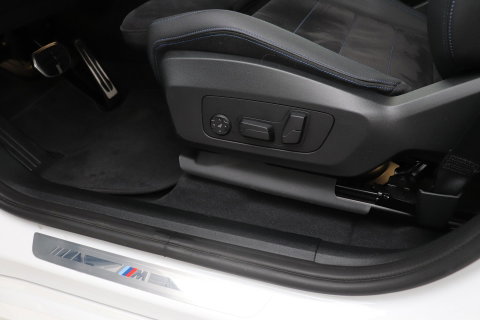 BMW iX1 xDrive30 67 kWh | M Sport | Harman/Kardon | Panoramadak | Adaptieve LED | Elektrische Sportstoelen | Keyless