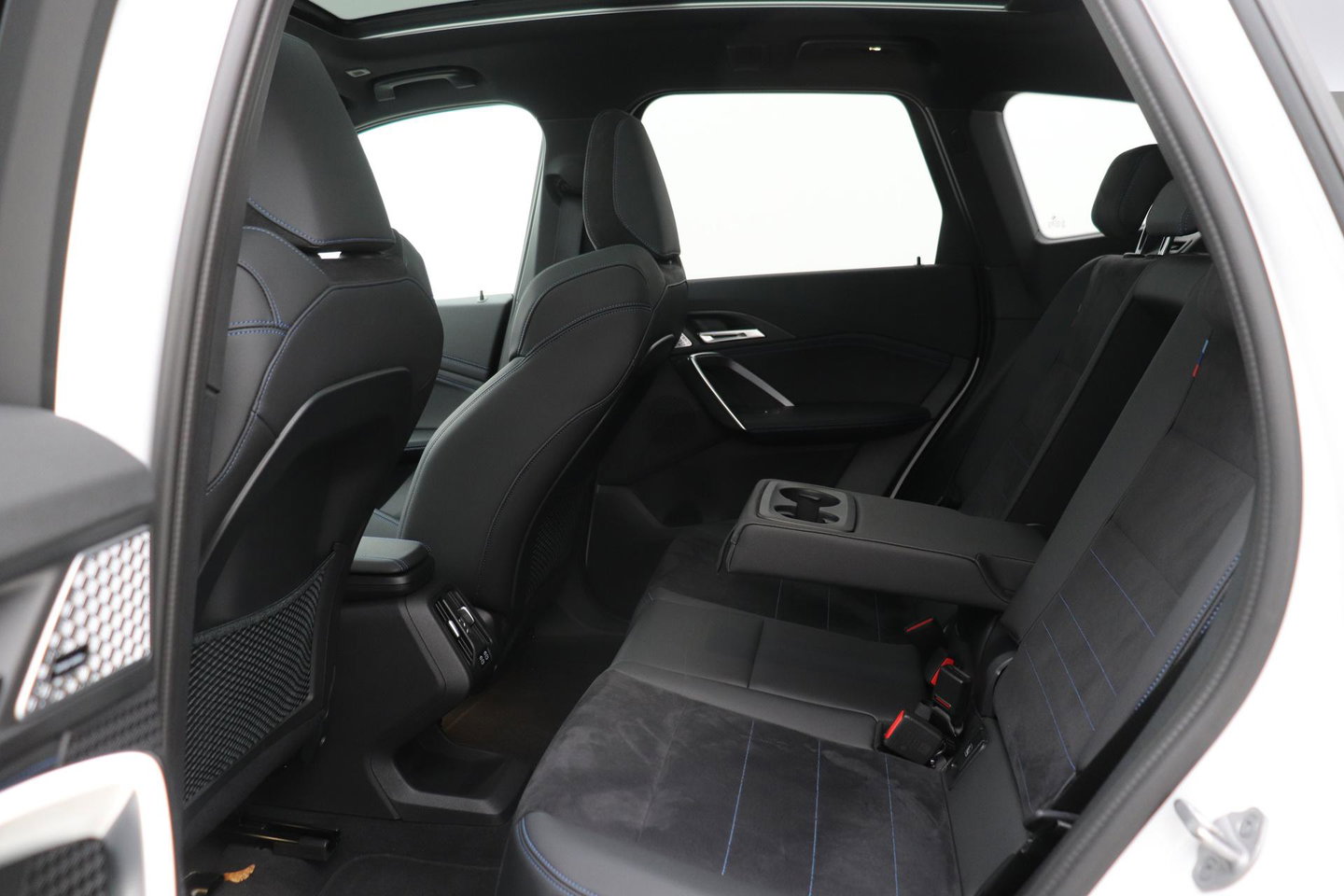BMW iX1 xDrive30 67 kWh | M Sport | Harman/Kardon | Panoramadak | Adaptieve LED | Elektrische Sportstoelen | Keyless