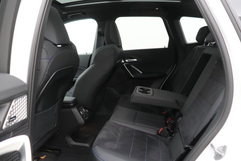 BMW iX1 xDrive30 67 kWh | M Sport | Harman/Kardon | Panoramadak | Adaptieve LED | Elektrische Sportstoelen | Keyless