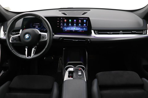 BMW iX1 xDrive30 67 kWh | M Sport | Harman/Kardon | Panoramadak | Adaptieve LED | Elektrische Sportstoelen | Keyless