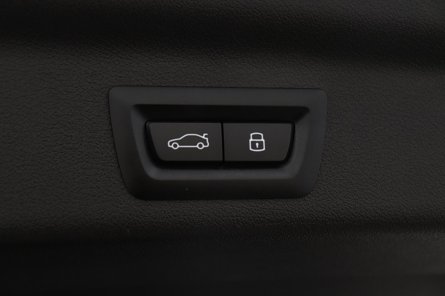 BMW iX1 xDrive30 67 kWh | M Sport | Harman/Kardon | Panoramadak | Adaptieve LED | Elektrische Sportstoelen | Keyless