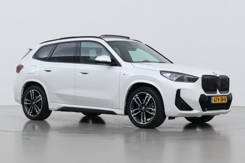 BMW iX1 xDrive30 67 kWh | M Sport | Harman/Kardon | Panoramadak | Adaptieve LED | Elektrische Sportstoelen | Keyless