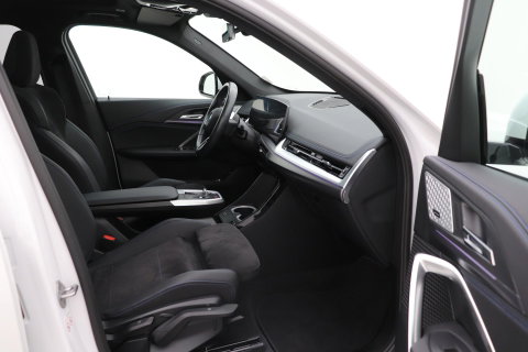 BMW iX1 xDrive30 67 kWh | M Sport | Harman/Kardon | Panoramadak | Adaptieve LED | Elektrische Sportstoelen | Keyless