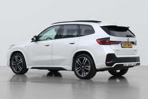 BMW iX1 xDrive30 67 kWh | M Sport | Harman/Kardon | Panoramadak | Adaptieve LED | Elektrische Sportstoelen | Keyless